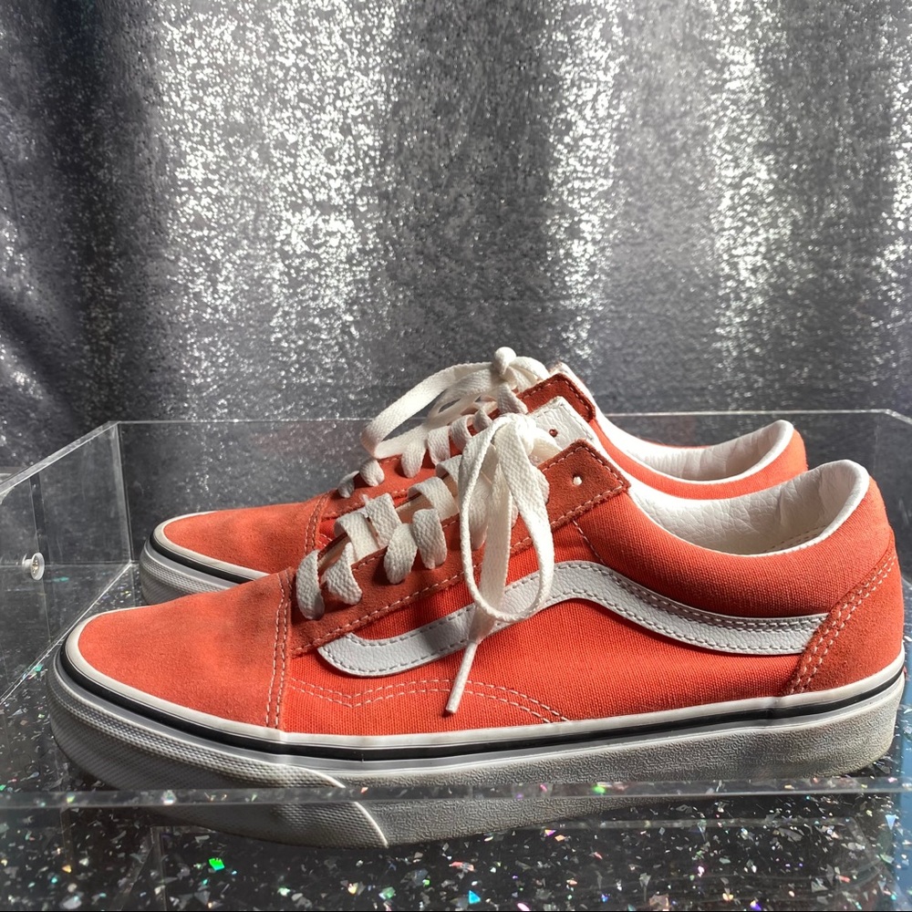 WOMENS SIZE 8 OLD SKOOL VANS